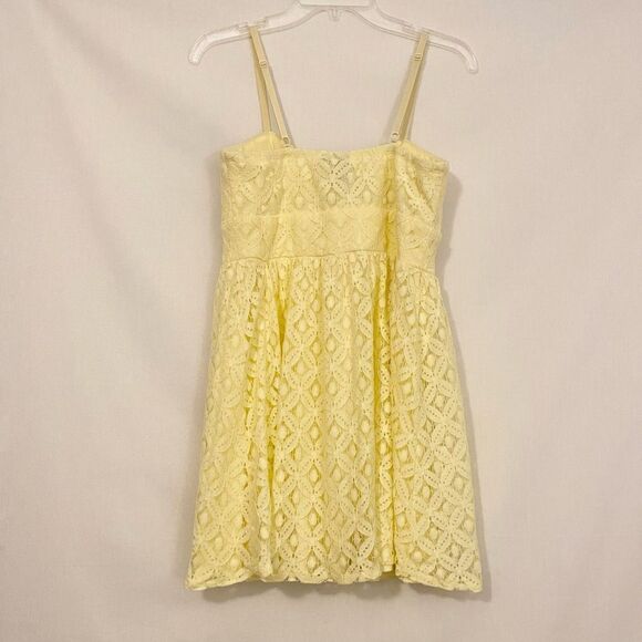 Yellow lace dress size L with button front closure. Mini. Juniors - Picture 7 of 7